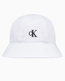 Buy 남녀공용 CK 엠브로이더리 로고 버킷햇 in color BRIGHT WHITE