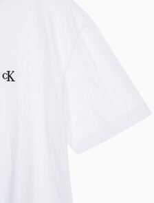 Buy 남성 릴렉스핏 아카이브 로고 반팔 티셔츠 in color BRILLIANT WHITE