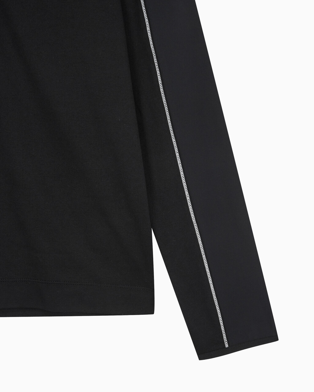 Buy 남성 레귤러핏 1/4 ZIP 롱슬리브 탑 in color BLACK