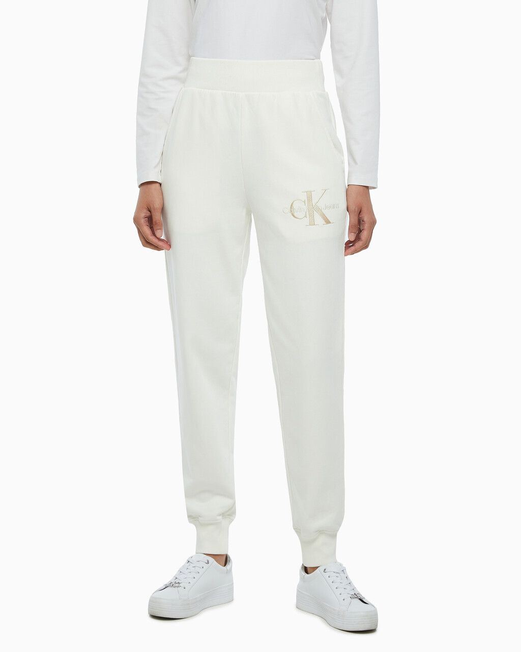 Buy 여성 미네랄 다이 모노로고 조거 팬츠 in color WHITE