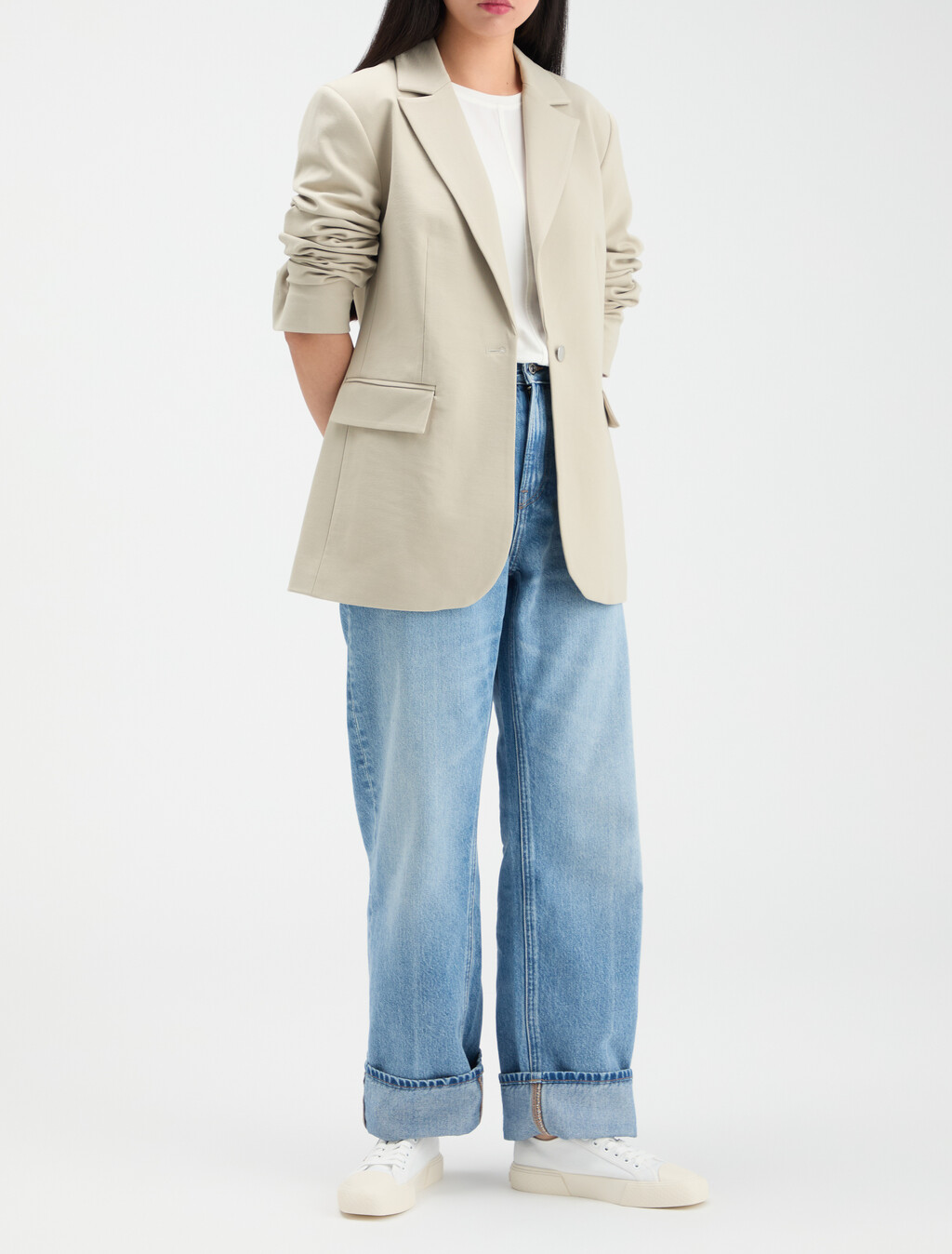 Buy 여성 비비 로우 레이스업 캔버스 스니커즈 in color WHITEBLACK