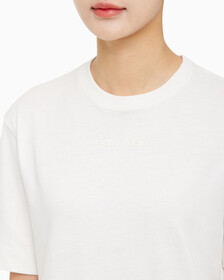 Buy 여성 릴렉스 핏 에센셜 반팔 티셔츠 in color WHITE