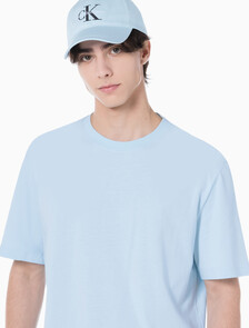 Buy 남성 릴렉스핏 모던 메탈 로고 반팔 티셔츠 in color KEEPSAKE BLUE