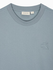 Buy 남성 릴렉스핏 CK 인터락 반팔 티셔츠 in color BLUE