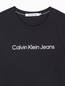 Buy 여성 슬림핏 인스티튜셔널 로고 반팔 티셔츠 in color CK BLACK