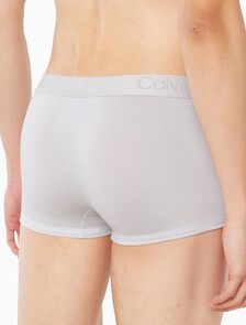 Buy 남성 CK 블랙 3PK 로우 라이즈 트렁크 in color Charcoal / Dark Pink / White