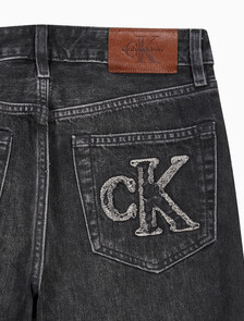 Buy 여성 시그니처 90S 스트레이트핏 블랙 데님 in color Black