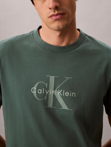 Buy 애시드 워시 모노로고 그래픽 티 in color Green