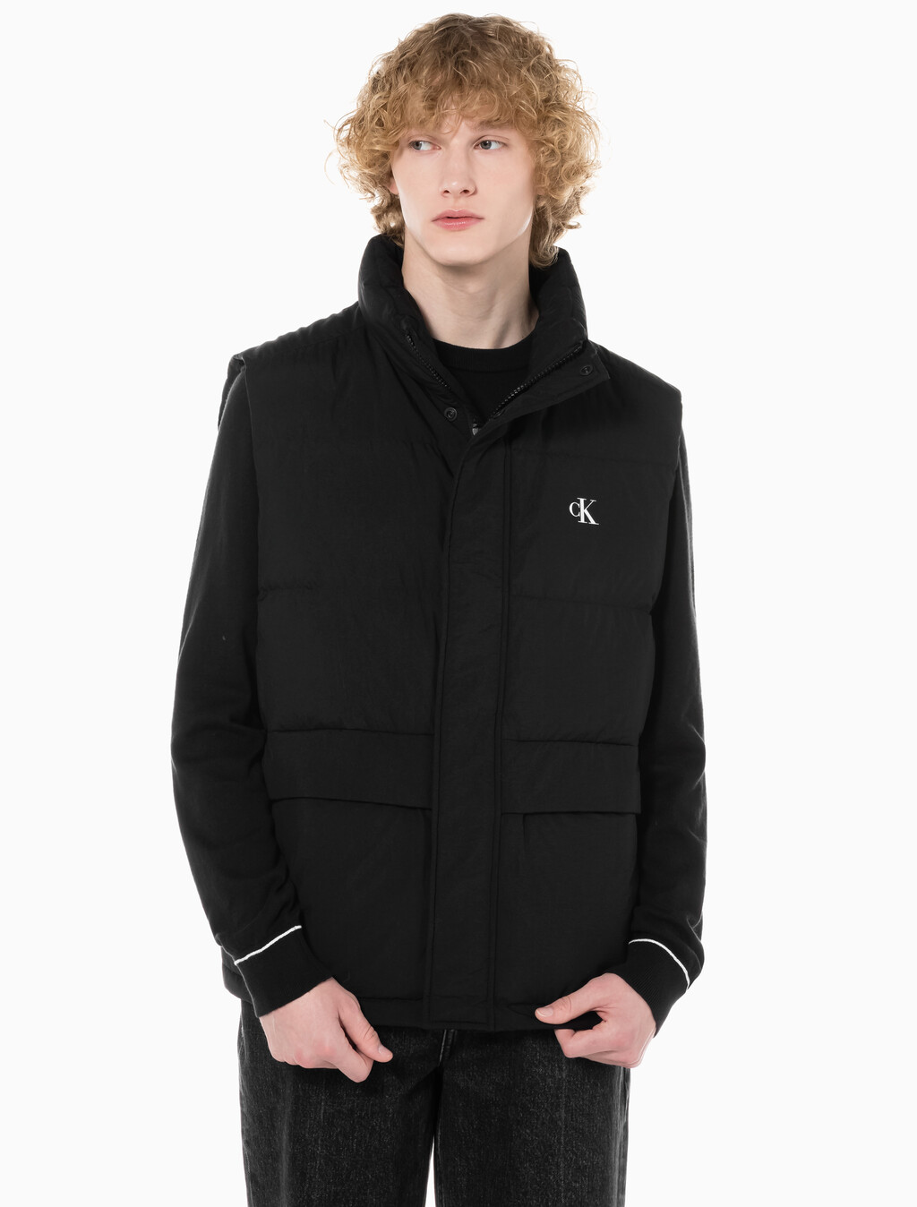 Buy 남성 에센셜 다운 베스트 in color CK BLACK