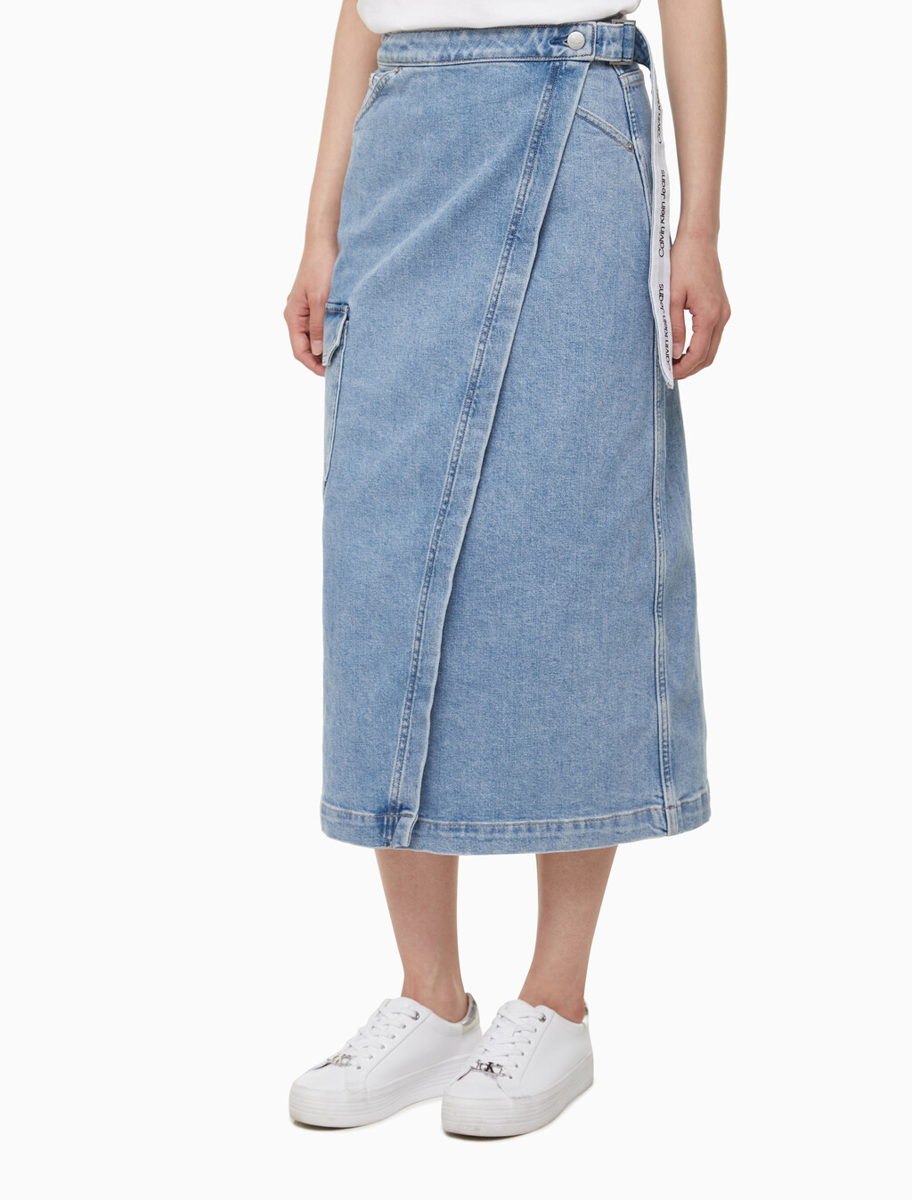 Buy 여성 맥시 데님 랩 스커트 in color CHALKY BLUE