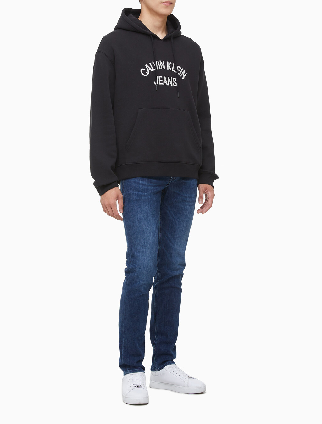 Buy 남녀공용 커브드로고 후디 in color CK BLACK