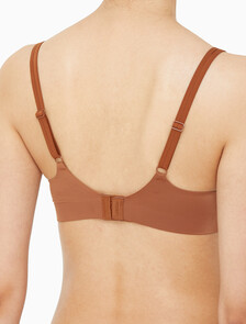 Buy 여성 캘빈클라인 리퀴드 터치 AF 푸쉬업 플런지 브라 in color BRASS BROWN