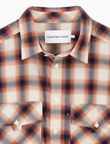 Buy 남성 유틸리티 포켓 체크셔츠 in color BLUR FLORAL_BLACK