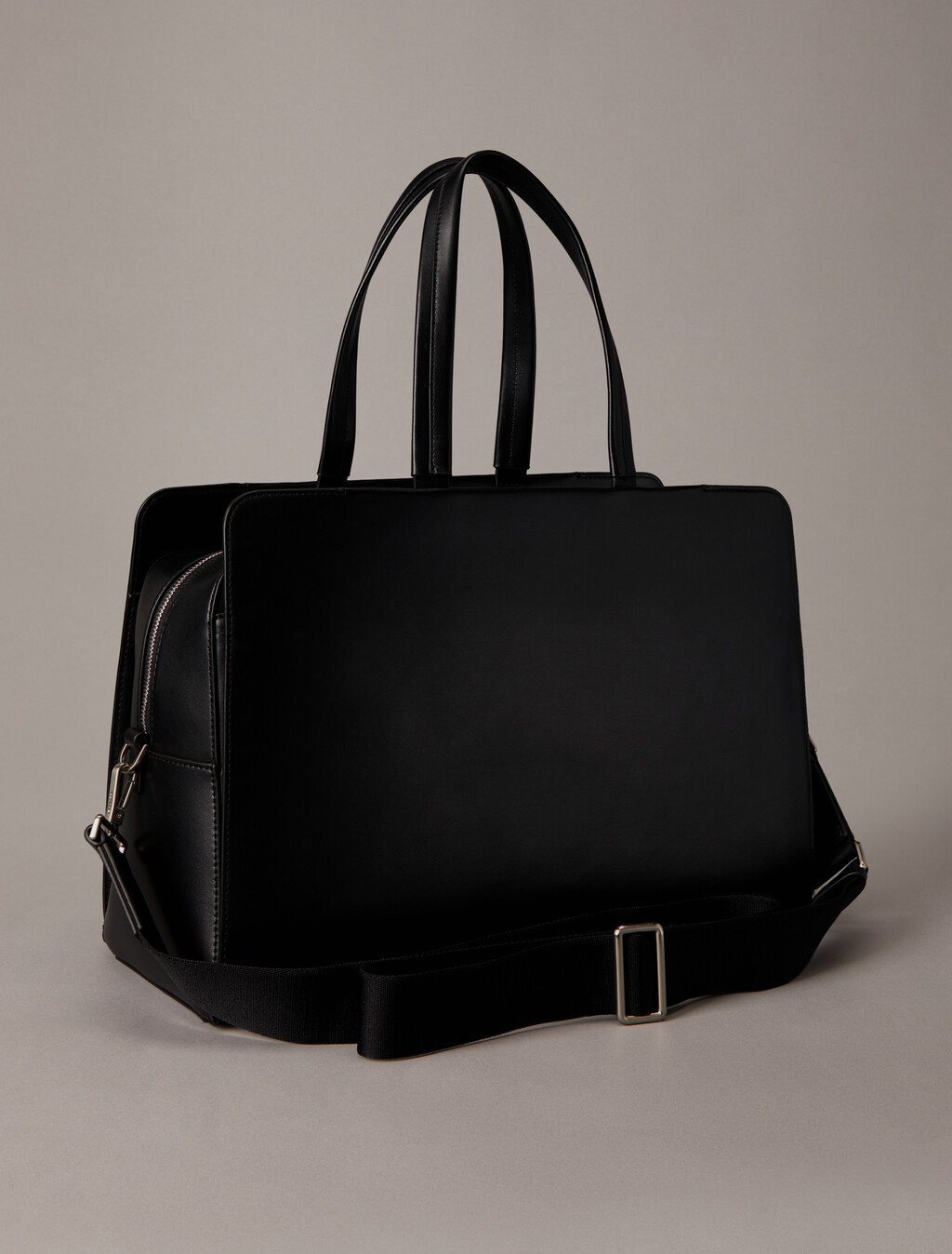 Buy 라지 사첼백 39 in color BLACK BEAUTY