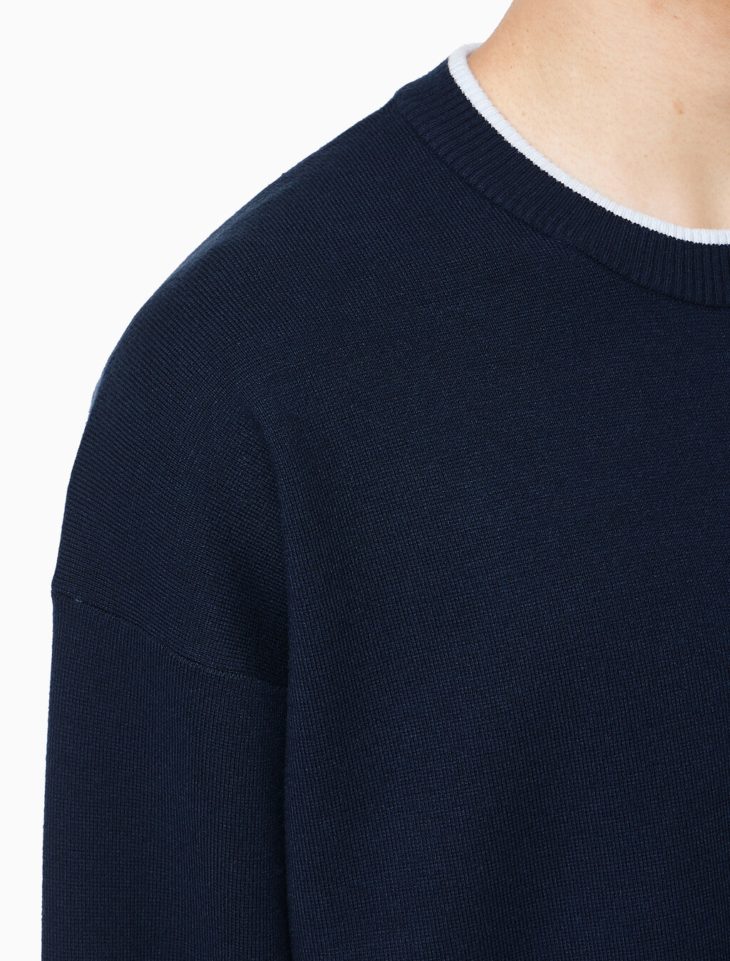 Buy 남성 엠보스드 로고 크루넥 스웨터 in color DARK SAPPHIRE
