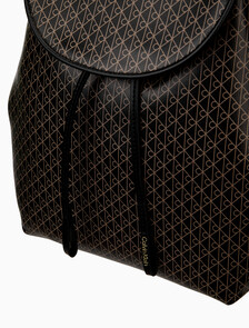 Buy 여성 Coated Emblem 플랩 백팩 in color Black Aop