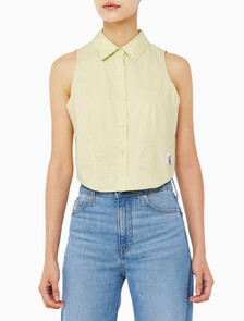 Buy 여성 우븐 라벨 슬리브리스 셔츠 in color GREEN