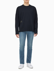 Buy 남성 롱슬리브 플로랄 스터디 크루넥 티 in color BLACK BEAUTY