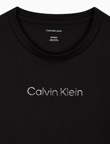 Buy 여성 L/S 스탠다드 로고 슬림 크루넥 티셔츠 in color BLACK