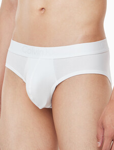 Buy 남성 CK 블랙 코튼 힙브리프 in color WHITE