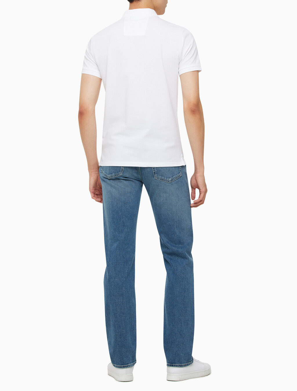 Buy 남성 슬림핏 CK 로고 뱃지  폴로 티셔츠 in color BRIGHT WHITE