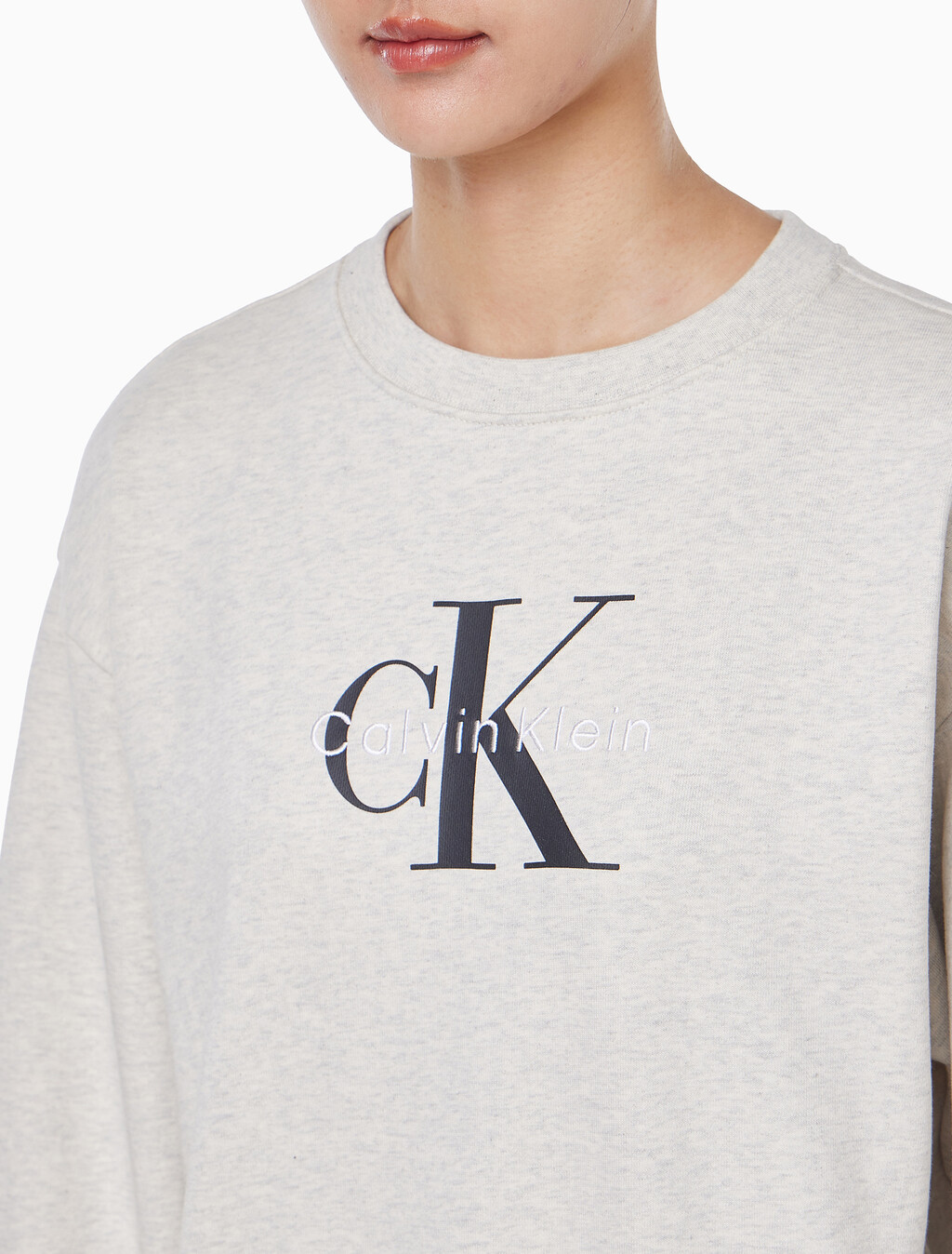 Buy 여성 모노로고 프렌치테리 릴렉스핏 스웻셔츠 in color VANILLA HEATHER
