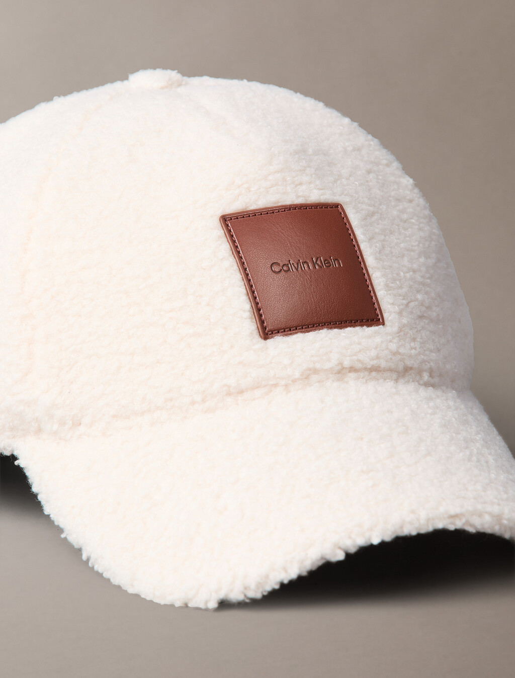 Buy 남녀공용 셜파 패치 볼캡 in color IVORY