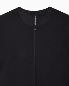 Buy 남성 프론트 로고 레귤러핏 숏슬리브 티셔츠 in color BLACK