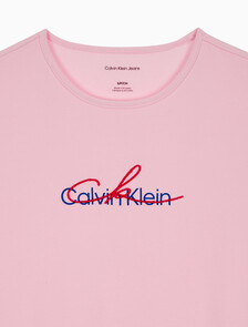 Buy 여성 슬림 스크립 CK로고 반팔 티셔츠 in color PASTEL PINK