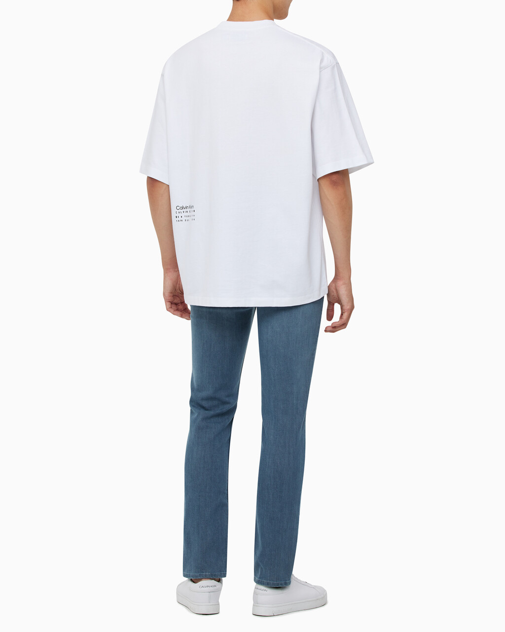 Buy 남성 숏슬리브 플라워 크루넥티 in color BRILLIANT WHITE