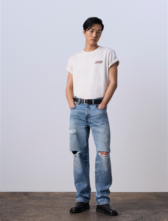 Jung Kook for Calvin Klein 남성 릴렉스 핏 뱃지 로고 반팔 티셔츠