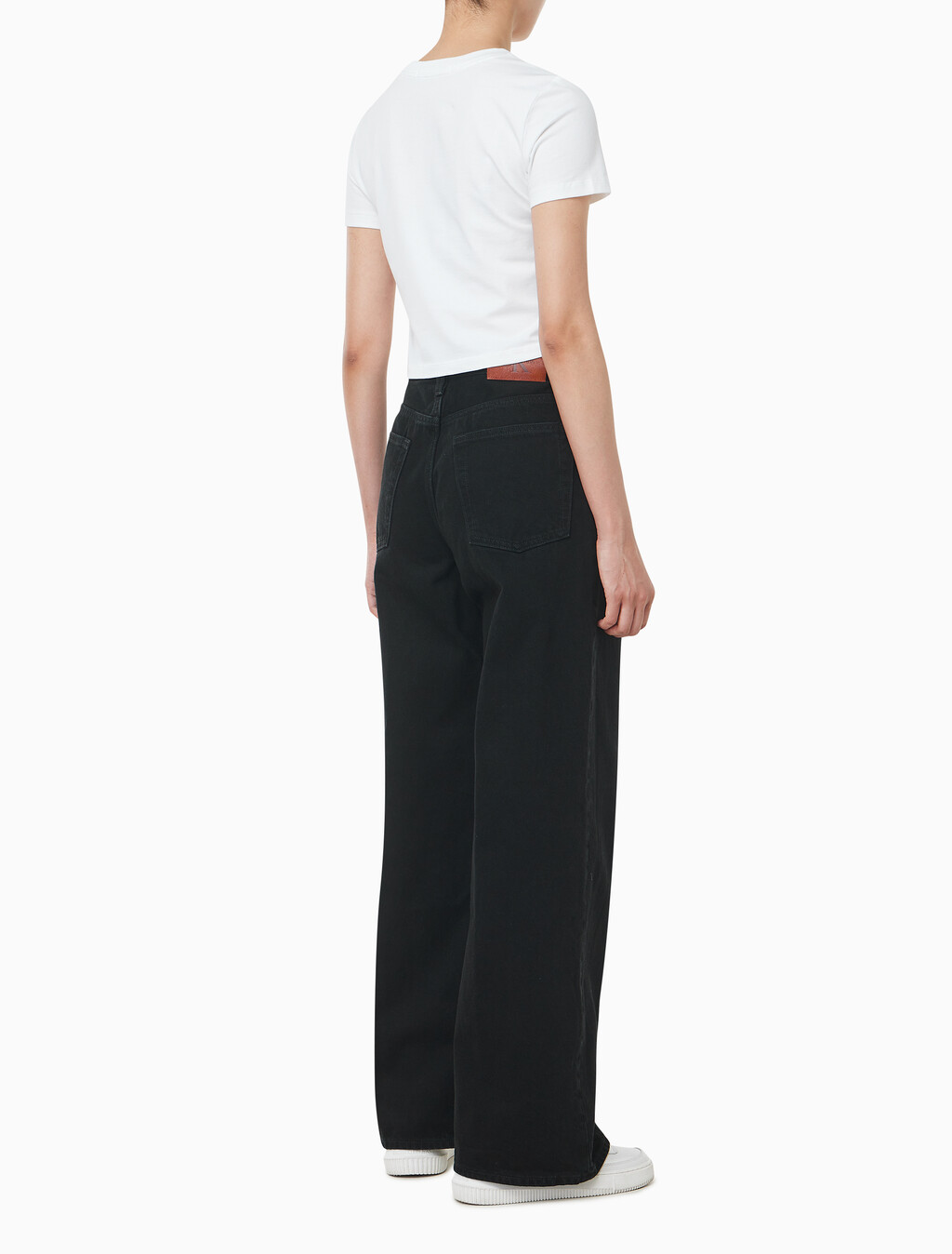Buy 여성 로우라이즈 배기 소프트 블랙 데님 in color Black