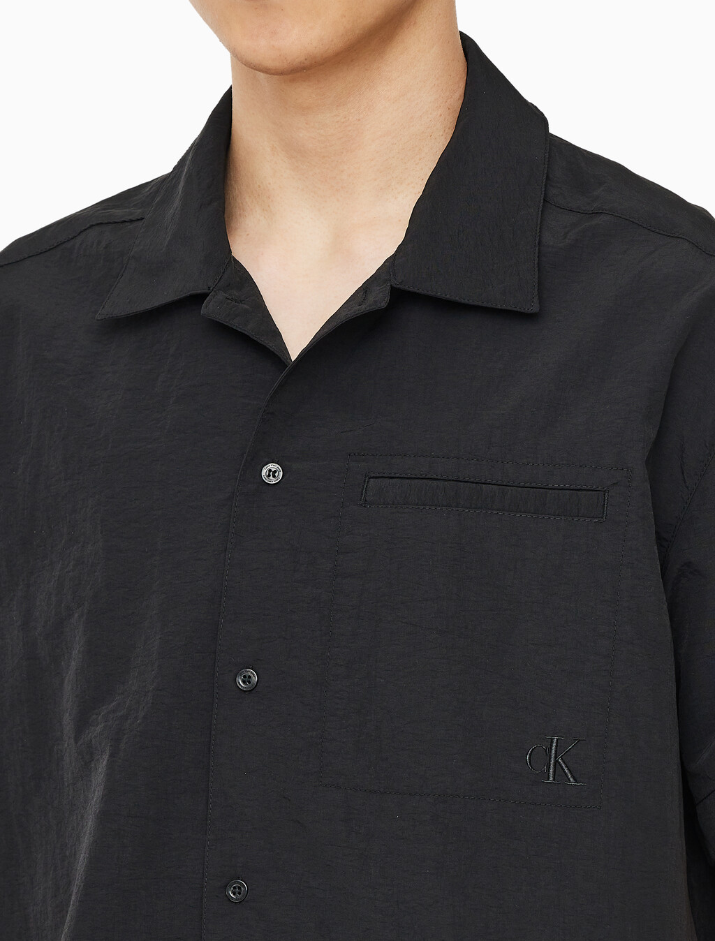 Buy 남성 릴렉스핏 반팔 셔츠 in color CK BLACK