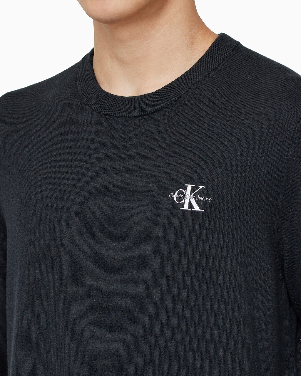 Buy 남성 에센셜 크루넥 스웨터 in color CK BLACK
