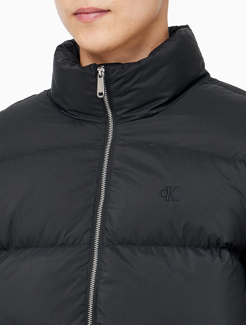 Buy 남성 커브드 퀼팅 나일론 다운 푸퍼 in color CK BLACK