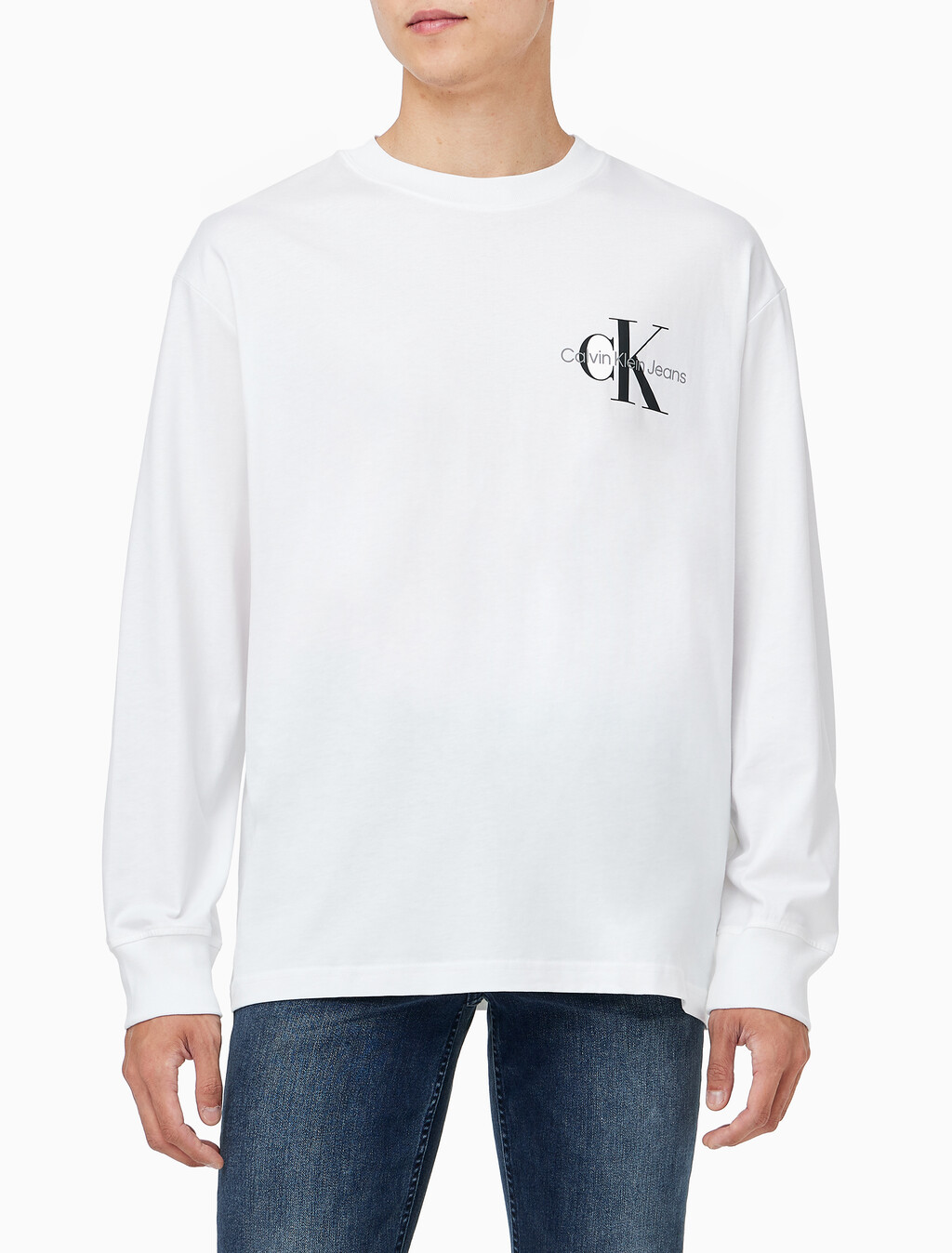 Buy 남녀공용 릴렉스핏 모노그램 로고 긴팔 티셔츠 in color BRIGHT WHITE