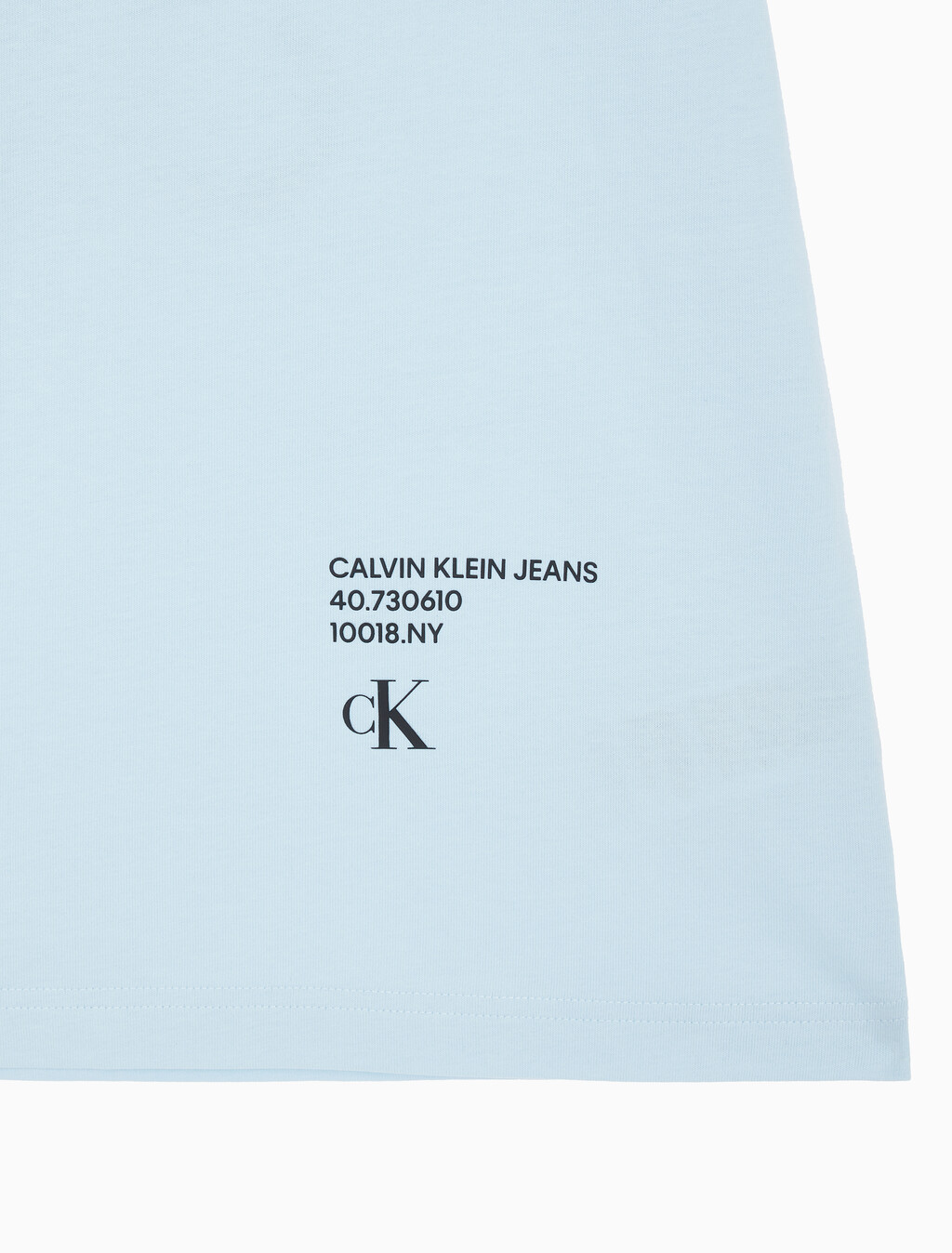 Buy 남성 릴렉스핏 모던 메탈 로고 반팔 티셔츠 in color KEEPSAKE BLUE