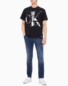 Buy 남성 CK 스캐터 로고 레귤러핏 반팔 티셔츠 in color CK BLACK