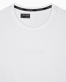 Buy 남성 레귤러 핏 에센셜 로고 반팔 티셔츠 in color BRIGHT WHITE