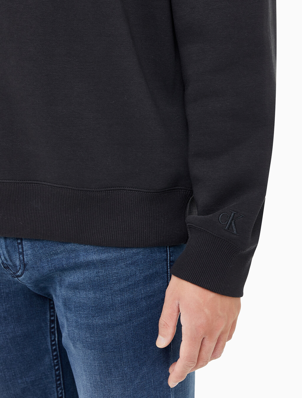 Buy 남녀공용 릴렉스핏 스몰 모노그램 로고 기모 스웨트셔츠 in color CK BLACK