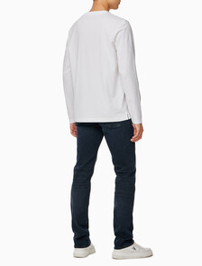 Buy 남성 레귤러핏 그래픽 로고 긴팔 티셔츠 in color BRIGHT WHITE