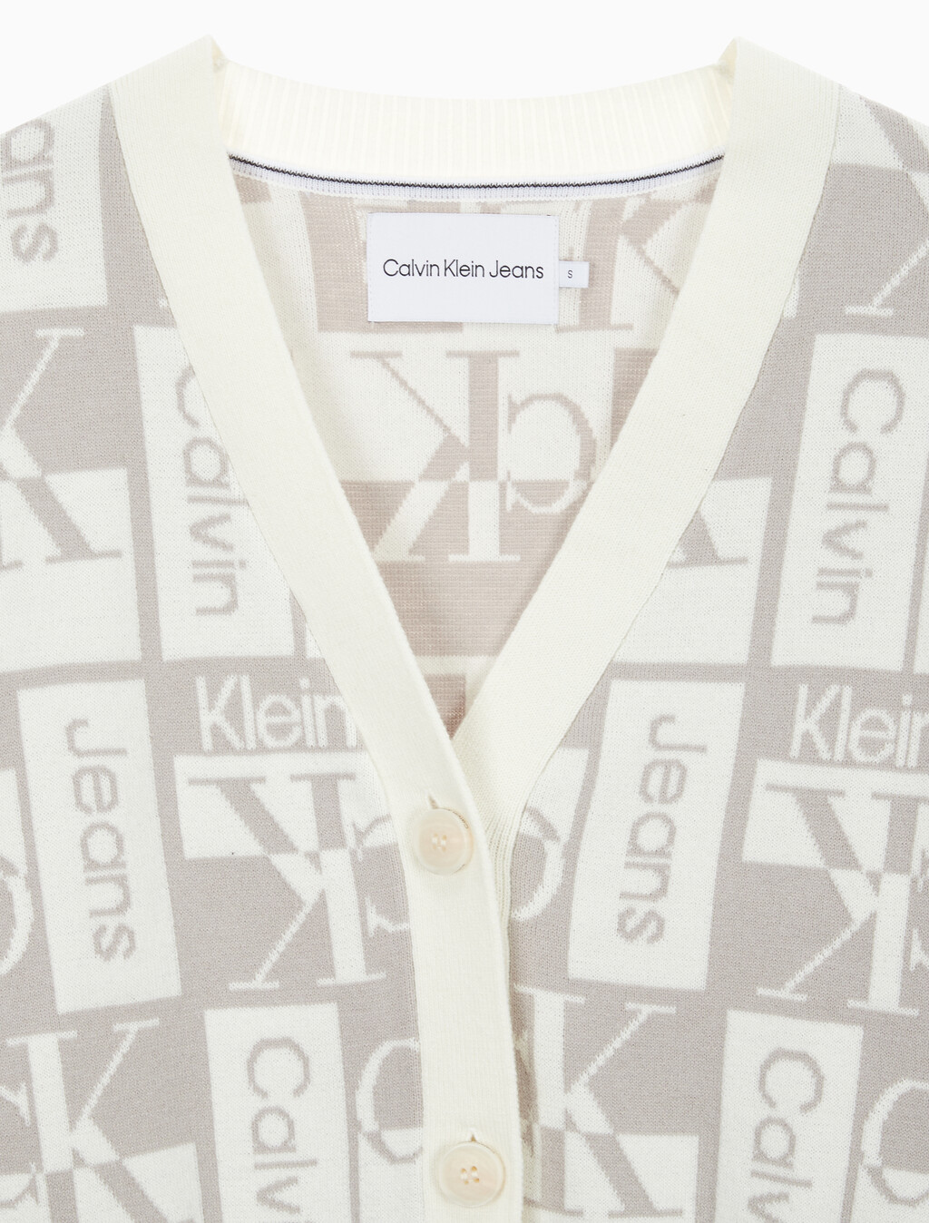 Buy 여성 투웨이 브이넥 AOP 크롭 가디건 in color GREY