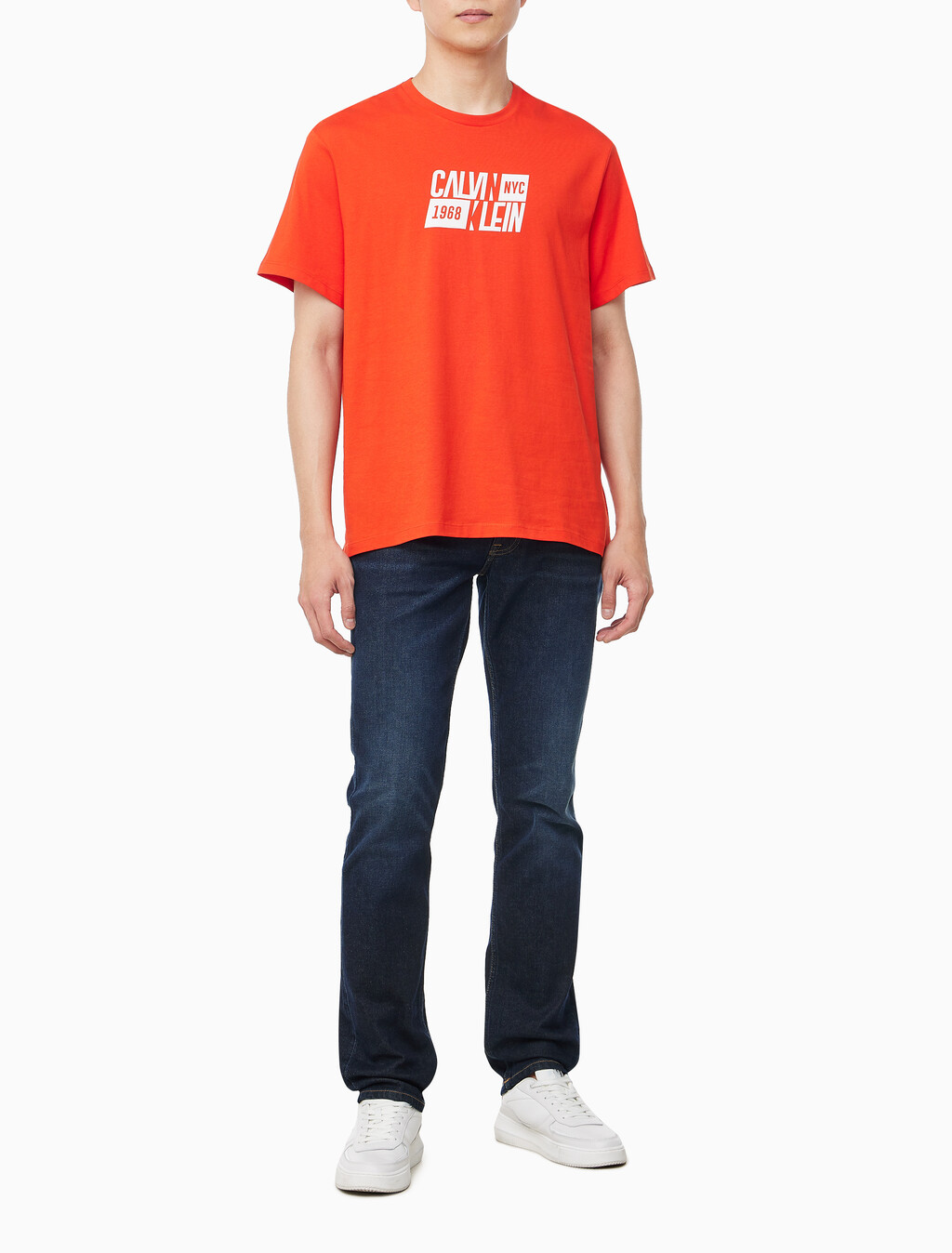 Buy 남성 레귤러핏 스포츠 로고 반팔 티셔츠 in color RED ALERT