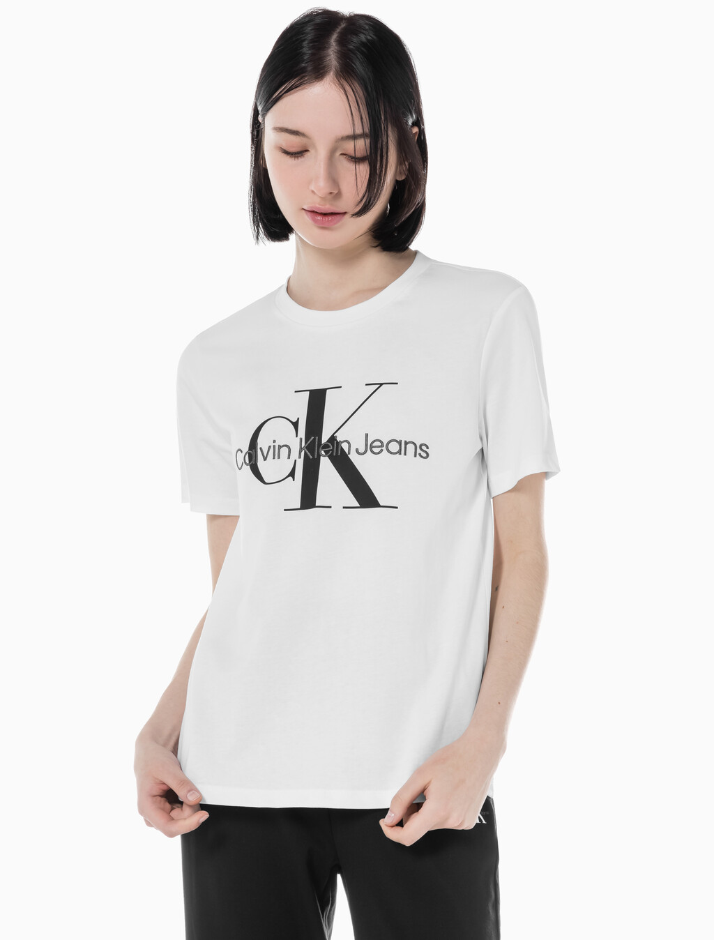 Buy 여성 스트레이트핏 모노그램로고 크루넥 반팔 티셔츠 in color BRIGHT WHITE