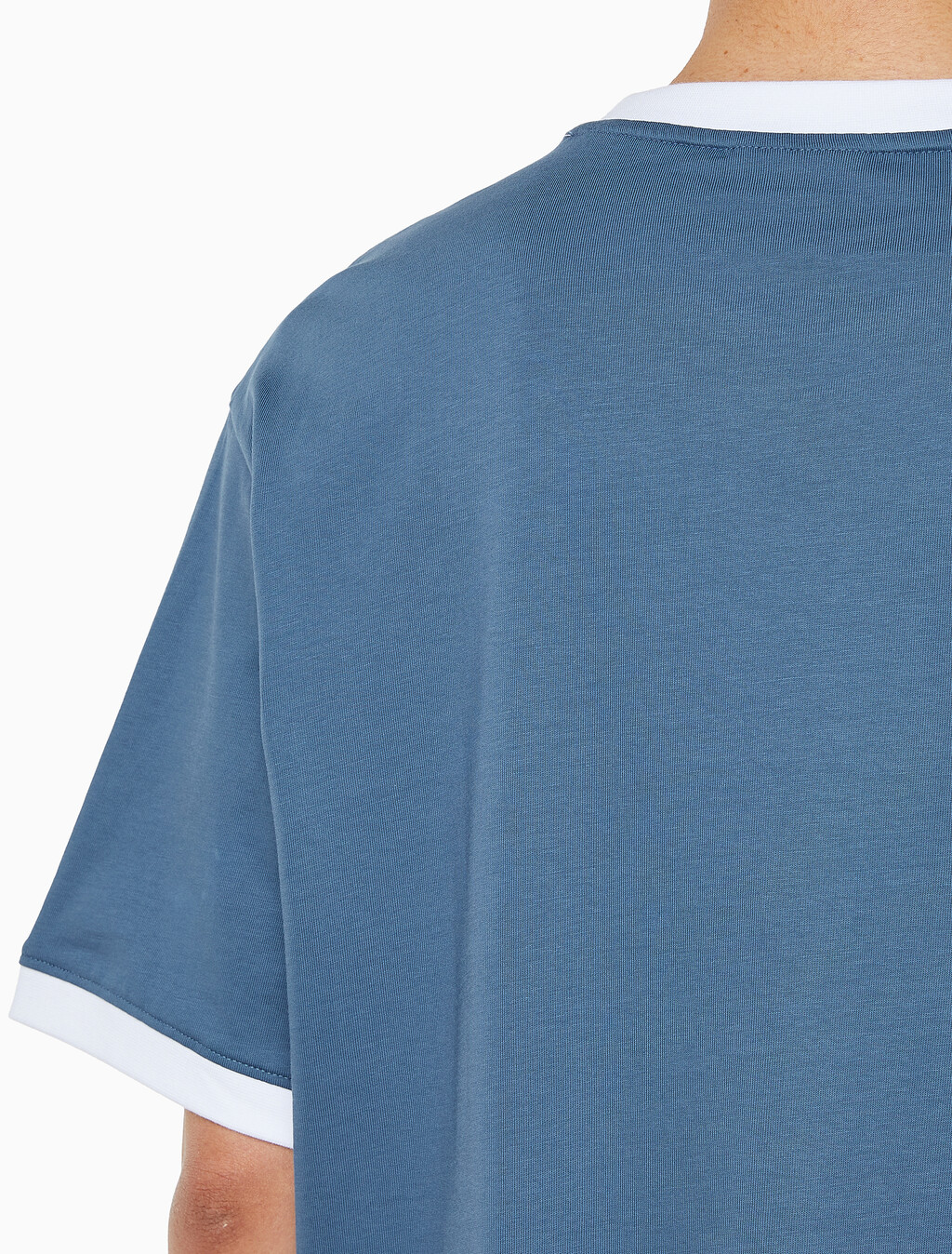 Buy 남성 릴렉스핏 레트로 로고 링거 반팔 티셔츠 in color BLUEFIN
