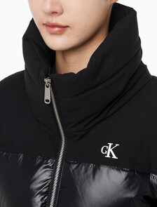 Buy 여성 매트 블라킹 샤인 다운 자켓 in color BLACK