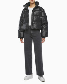 Buy 여성 글로시 디터쳐블 크롭 다운 푸퍼 in color CK BLACK