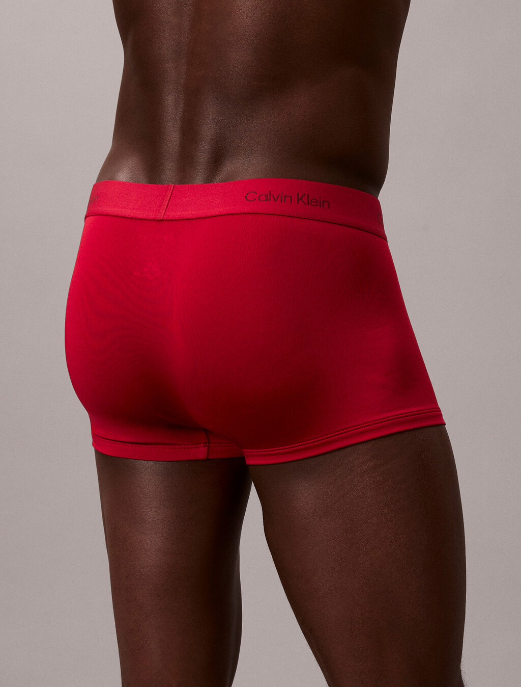 Buy 남성 모던 로고 패치 마이크로 로우 라이즈 트렁크 in color red