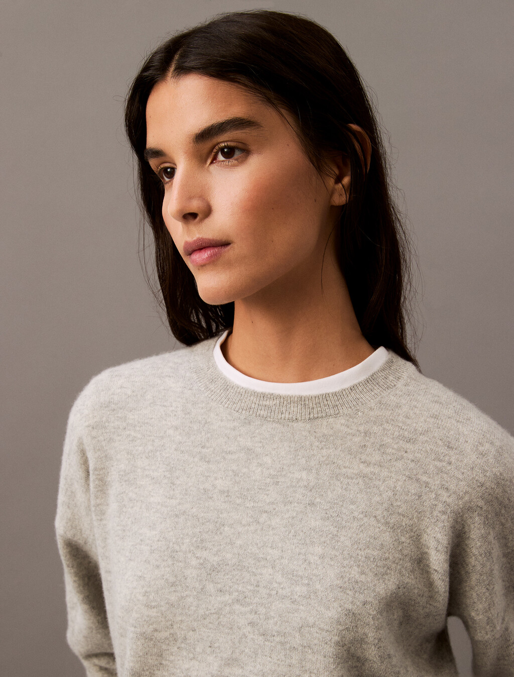 Buy 여성 롱슬리브 캐시미어 크루넥 스웨터 in color GREY HEATHER