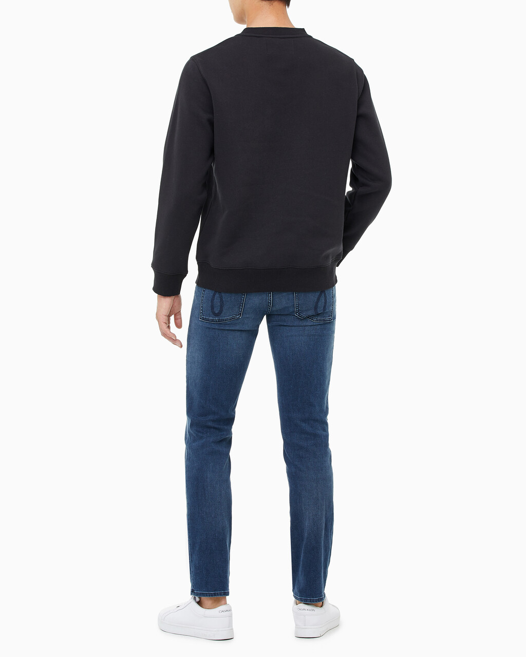 Buy 남성 레귤러핏 인스티튜셔널 로고 기모 스웨트셔츠 in color CK BLACK